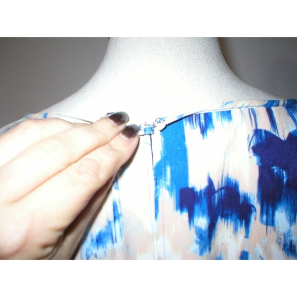 Womens 10 NWT $145 NYDJ Mosaic Shift Dress Blue Peach White Slit Sleeves Silky - Picture 7 of 7